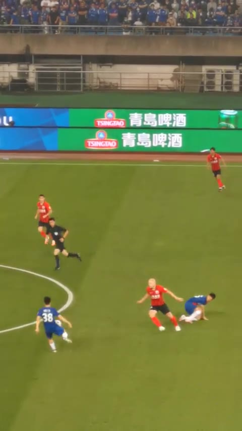 看看上海德比吴曦是怎么防守奥斯卡的！（上海德比谁赢了）