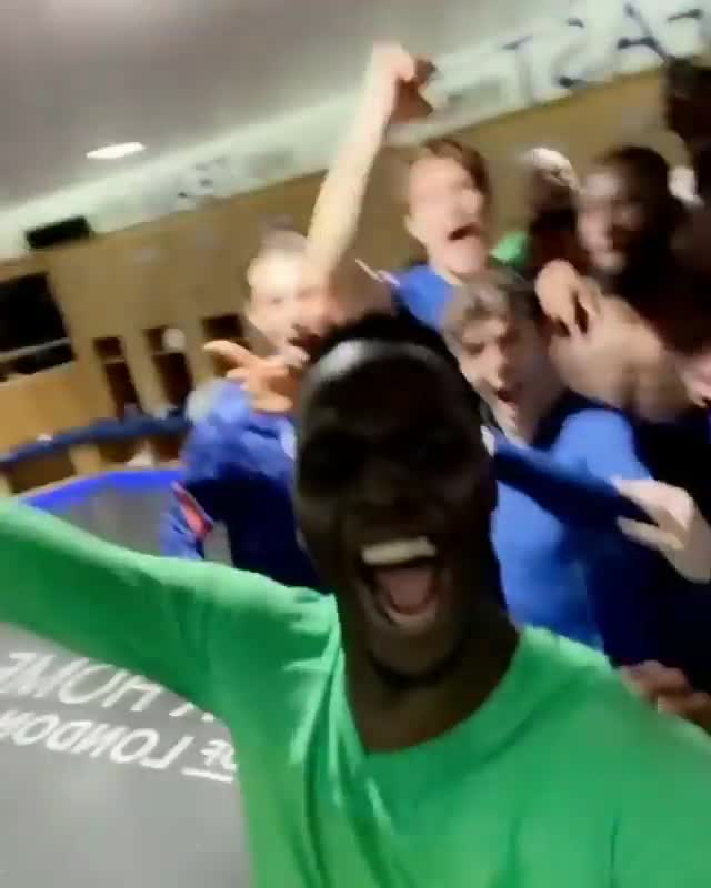 开心的日子！切尔西众将赛后在更衣室欢庆胜利（切尔西ds）