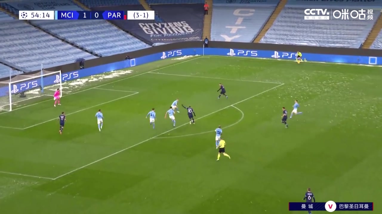 内马尔单干浪射错失两次传球机会，让曼城后防士气大振（内马尔1v3）