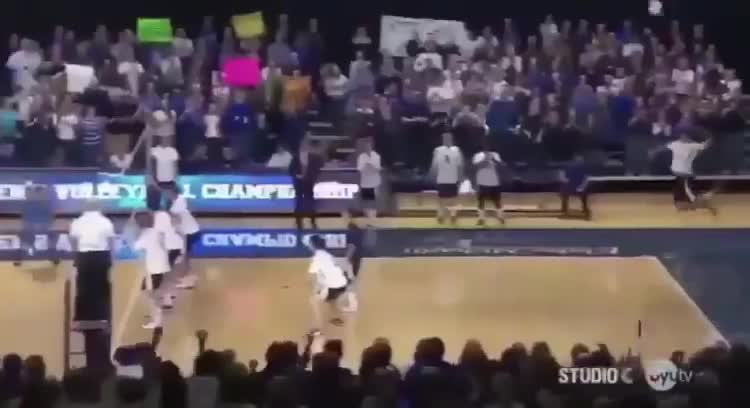 铁头功+胸口碎大石！网友恶搞迪亚斯本场铁血防守（铁头功好耶）