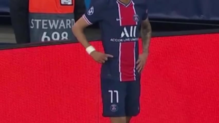 太细节了，注意观察迪玛利亚的右手！（迪玛利亚左脚）