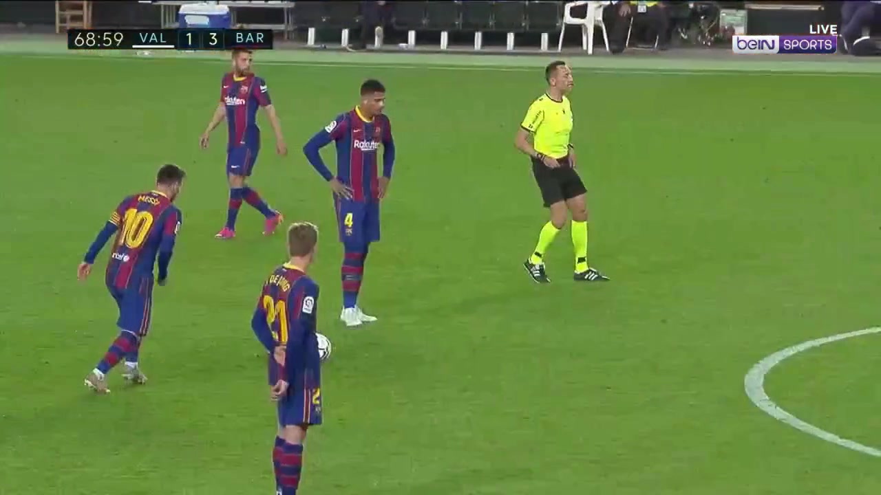 轰无解任意球救巴萨！梅西惊艳上演梅开二度（任意球 梅西）