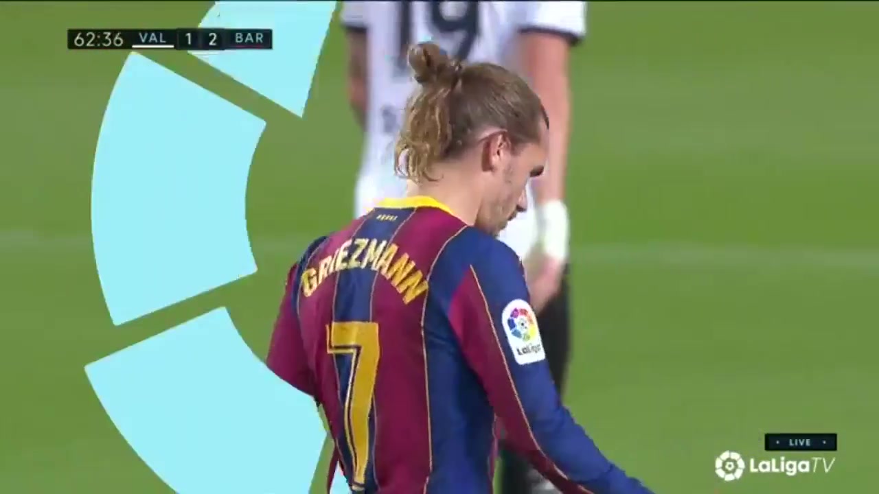 关键进球反超！德容头球攻门被扑格子补射空门（德容头球破门）