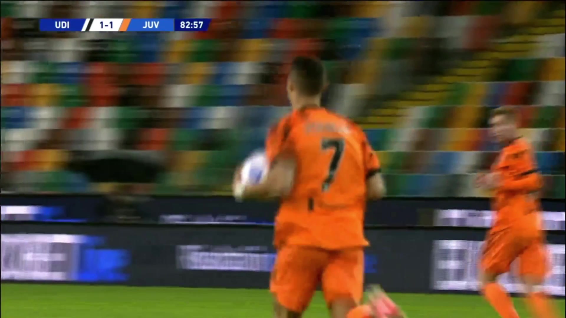 C罗任意球造点球 亲自主罚稳稳命中扳平（c罗任意球造点球 亲自主罚稳稳命中扳平了吗）