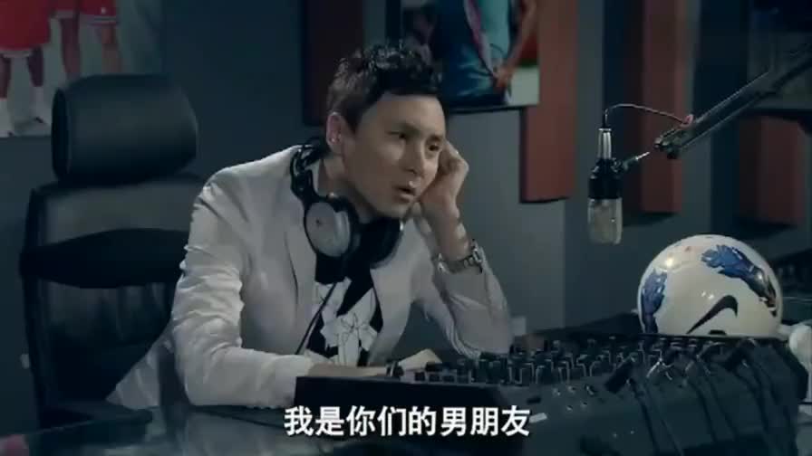 曾小贤解说曼联vs巴萨，这段解说可太好笑了（曾小贤解说曼联vs巴萨,这段解说可太好笑了）