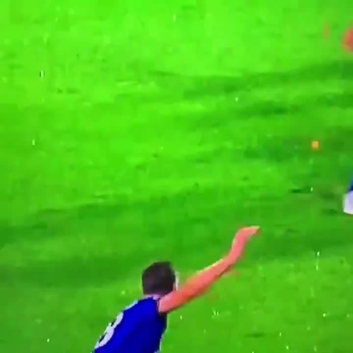 裁判专家：本泽马进球前，卡塞米罗对AZP犯规了（卡塞米罗在皇马是几号）