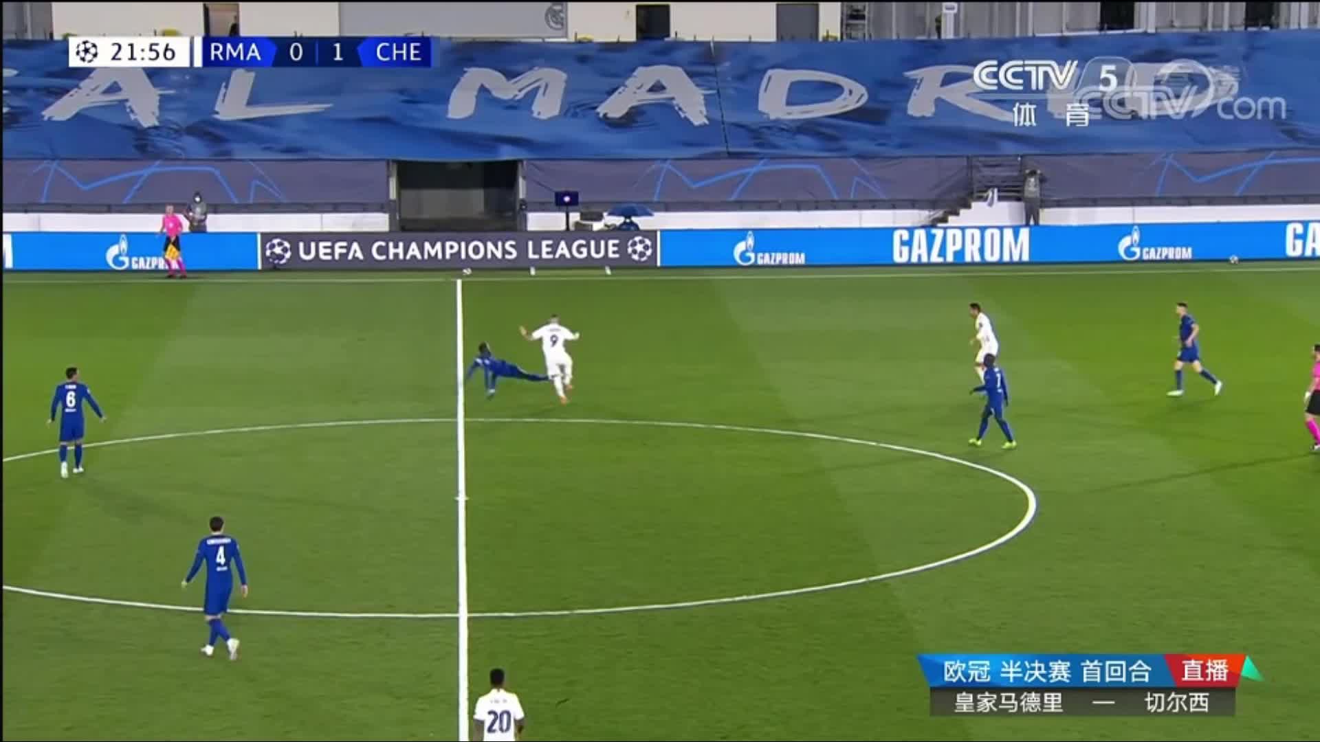 我自己烙饼！本泽马抢断发动攻势 射门击中立柱（本泽马f1）