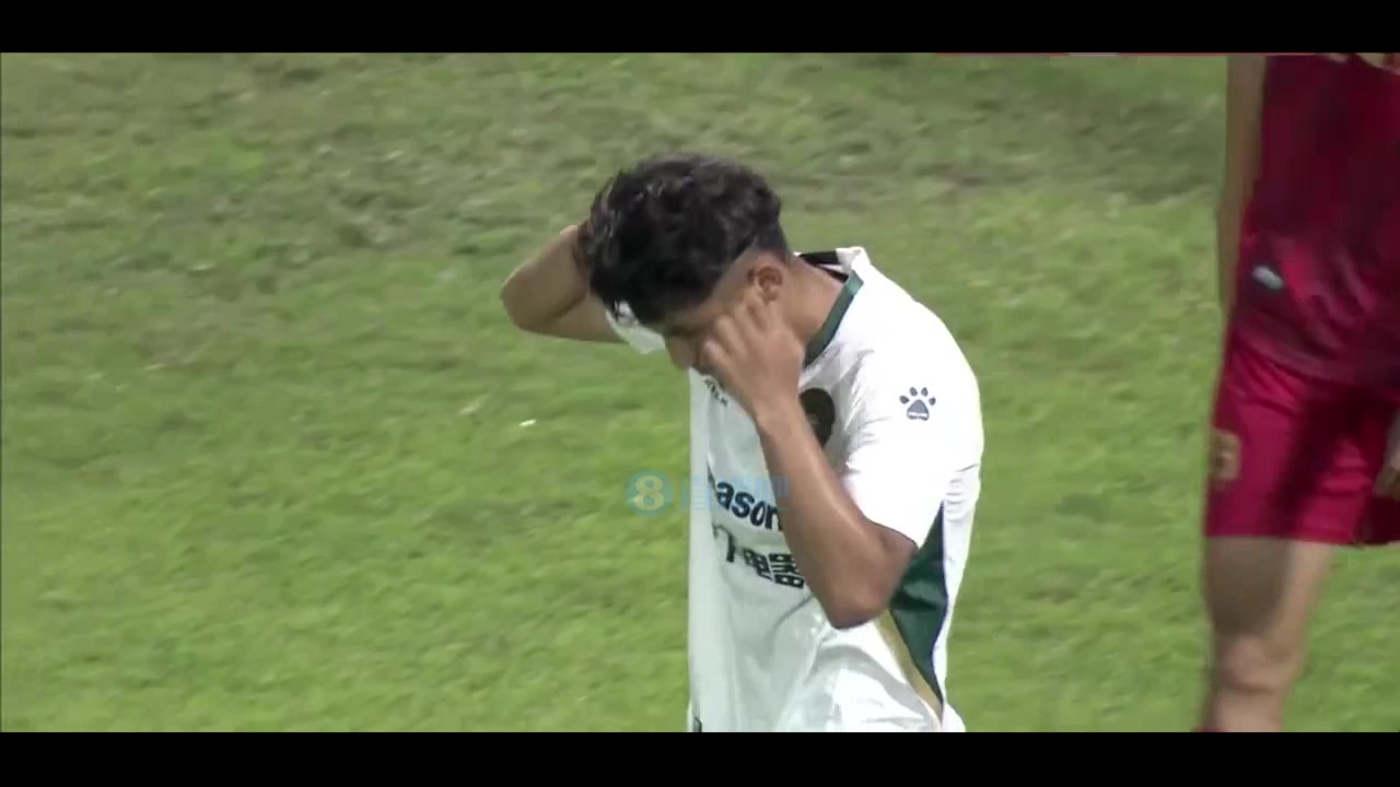 黑人外援直抱头！中甲球员上演神级空门不进（中国足球黑人外援）