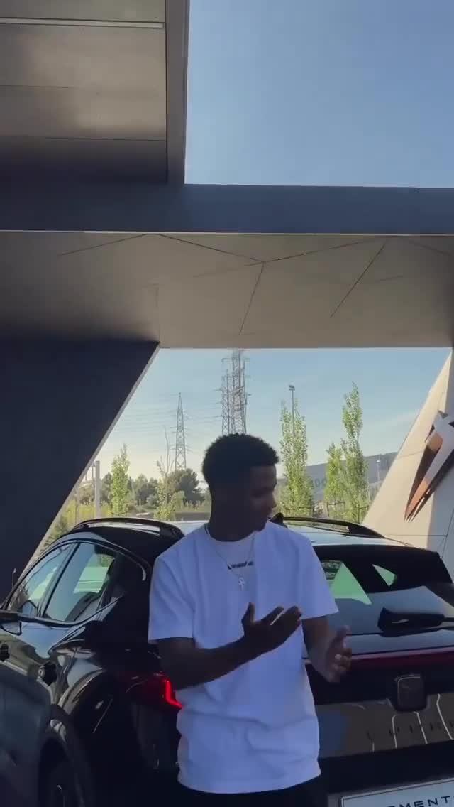 羡慕！法蒂拿到驾照后的第一台车（法蒂怎么样了）