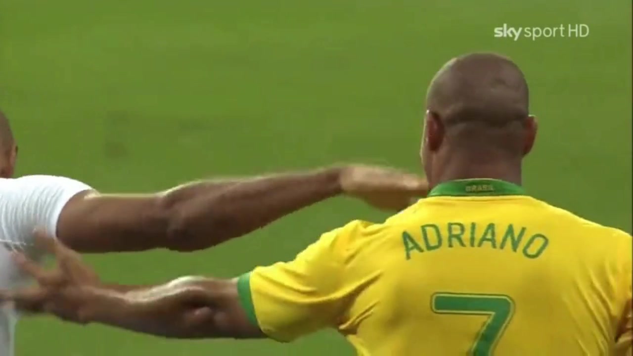 06年世界杯黄健翔送别大罗小罗阿德 齐达内该退役吗？（06年世界杯黄健翔说了什么）