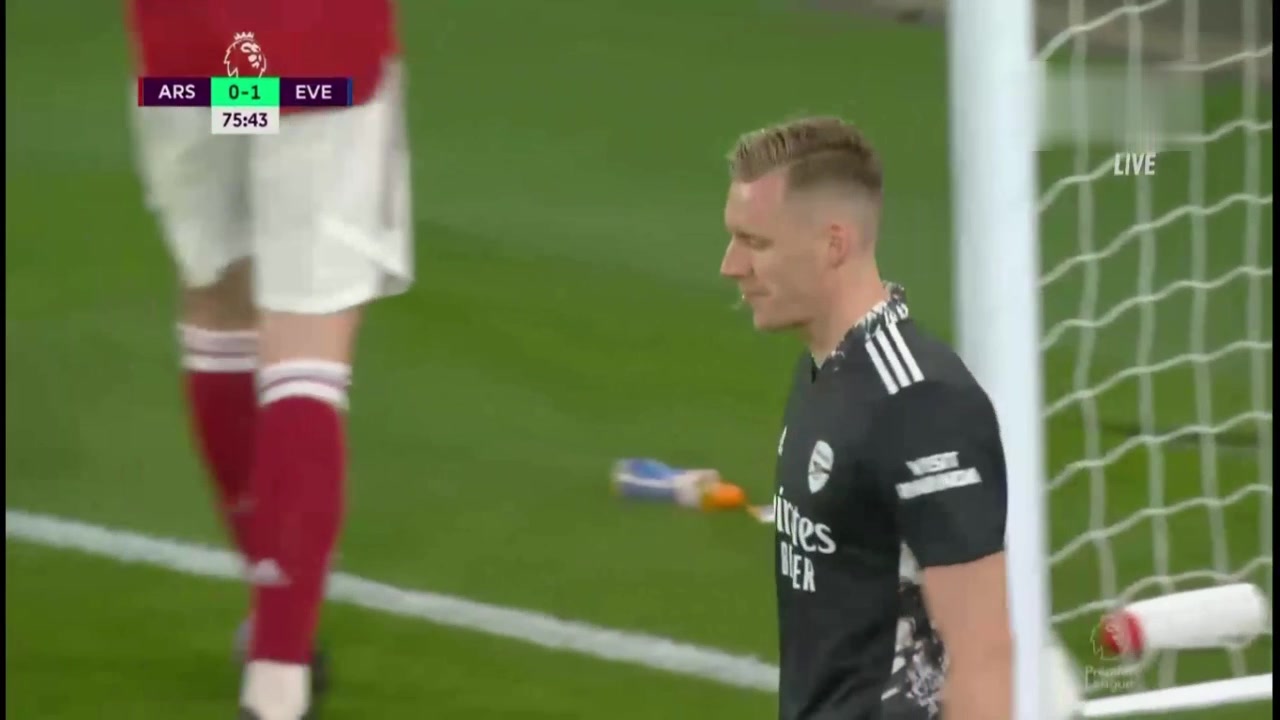 超级离谱巨大失误！莱诺接传球黄油手送乌龙大礼（莱诺什么水平）