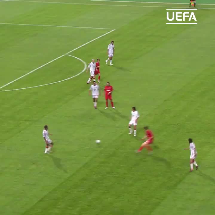 多少人的青春回忆！卡卡60米精准直塞助攻克雷斯波（卡卡60米奔袭）