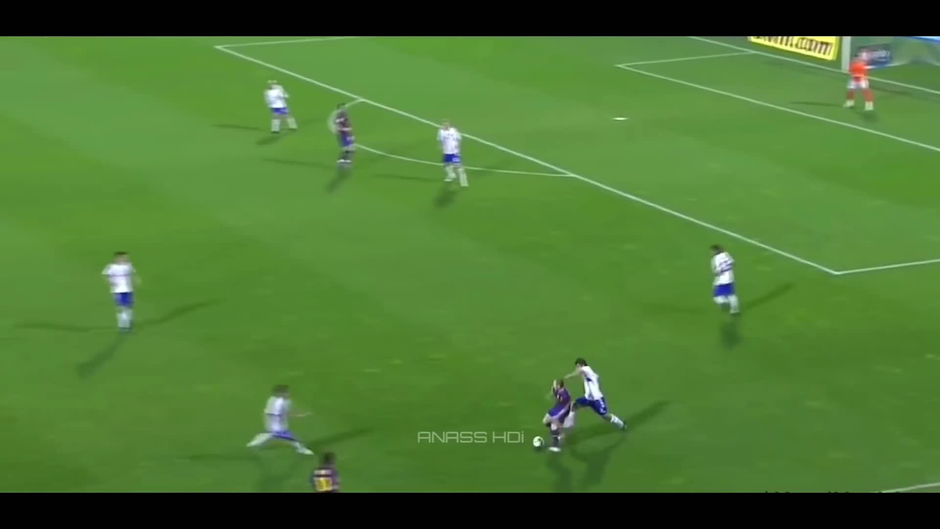 赞！梅西职业生涯五次让点时刻（梅西 职业生涯）