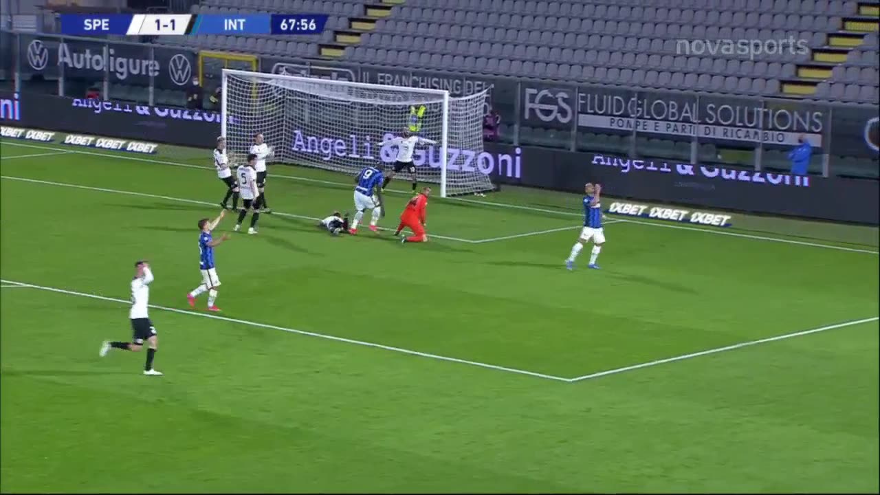 这都不进啊！卢卡库超级单刀不射 秀技术过门将失败。。。