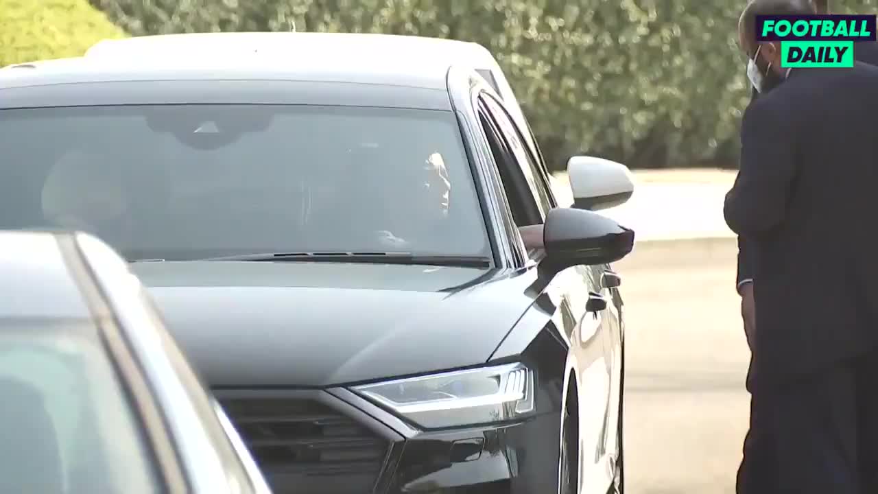 江湖再见！穆帅坐车离开热刺训练基地（穆帅什么时候去的热刺）