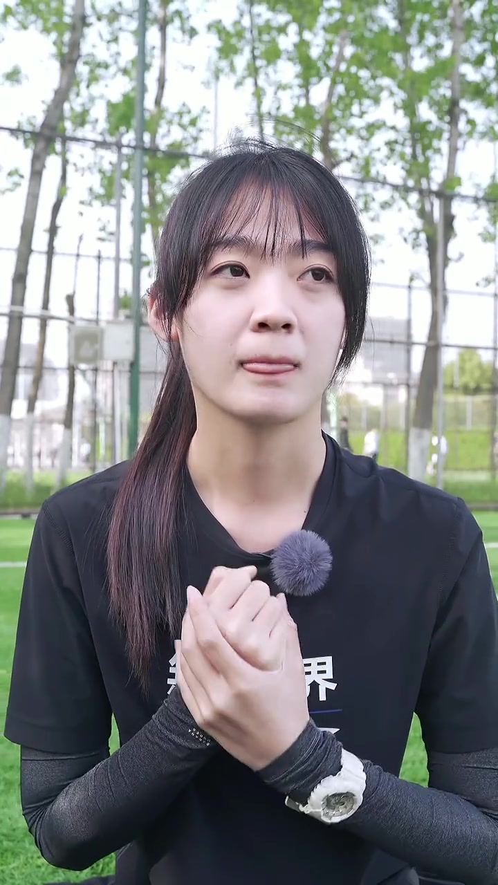 哽咽讲述足球路！女足小菇凉：大家好像对体育特长生有偏见（女足姑娘）
