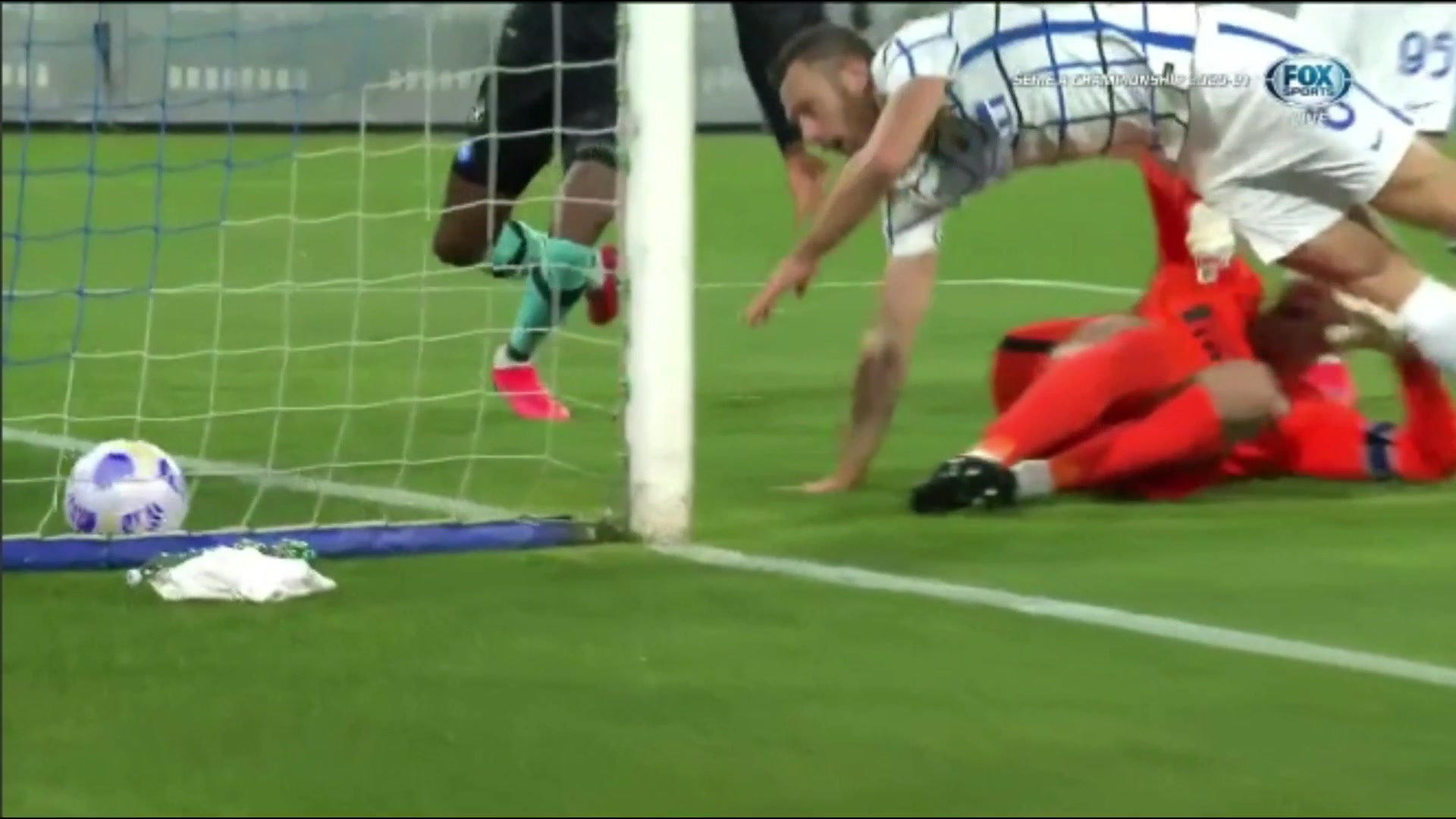 送大礼！汉达扑救被德弗里撞倒脱手送乌龙（汉达尼德）