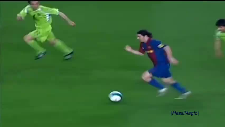 【时年今日】梅西连过五人复刻球王神迹（梅西再现1v5神技）