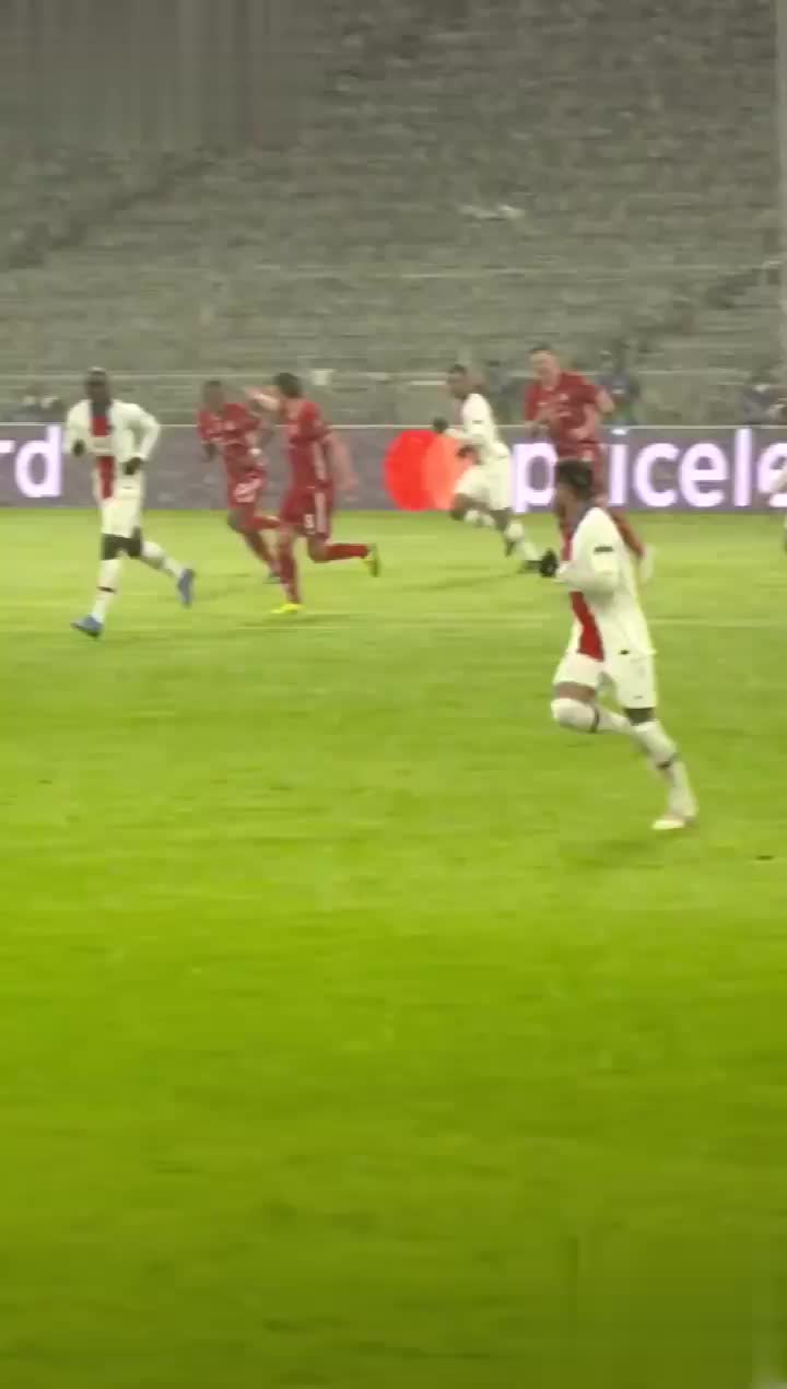 高速摄像机抓拍内马尔的传球，美如画（内马尔传球集锦）