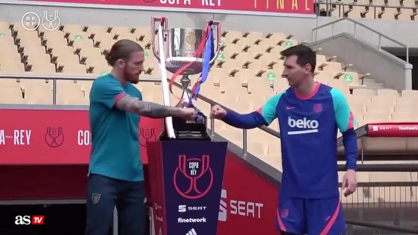 国王杯赛前仪式！双方队长梅西和穆尼亚因（国王杯赛前仪式!双方队长梅西和穆尼亚因谁赢了）