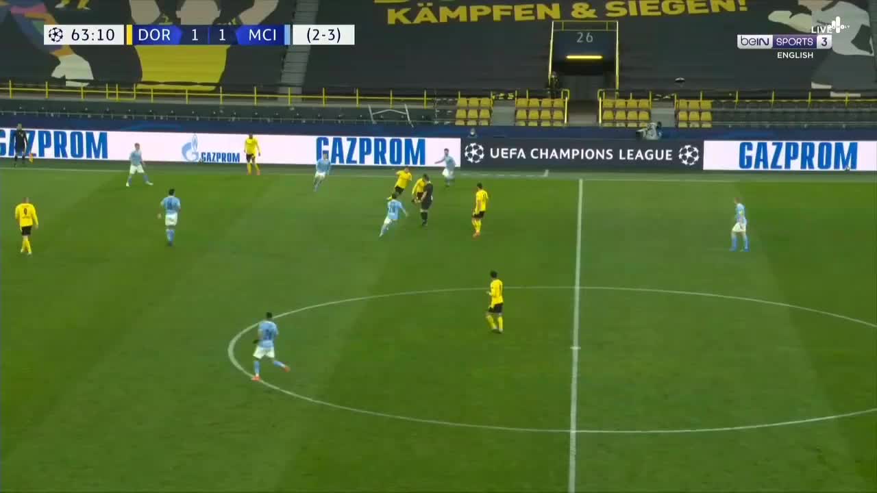 好哥们！哈兰德第一时间来保护队友（哈兰德怎么了）