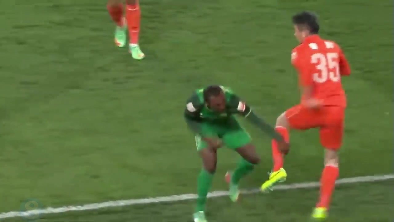 戴琳不惧国安主场惹怒格隆染红 工体球迷口吐芬芳（国安外援暴揍戴琳）