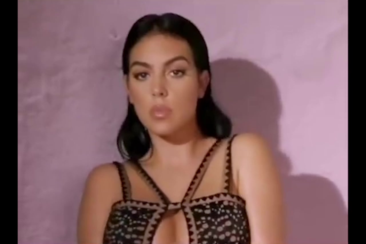 太阳报：乔治娜将联合网飞制作一部她和C罗的生活纪录片