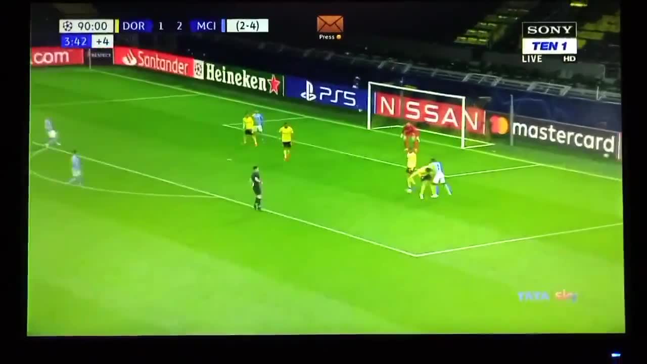 我真的麻了！斯特林补时获大单刀机会，犹豫半天没有射门！（斯特林单刀不进集锦）