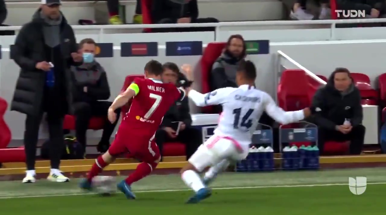 卡塞米罗侧后方放铲米尔纳，双方球员爆发小冲突（卡塞米罗集锦）