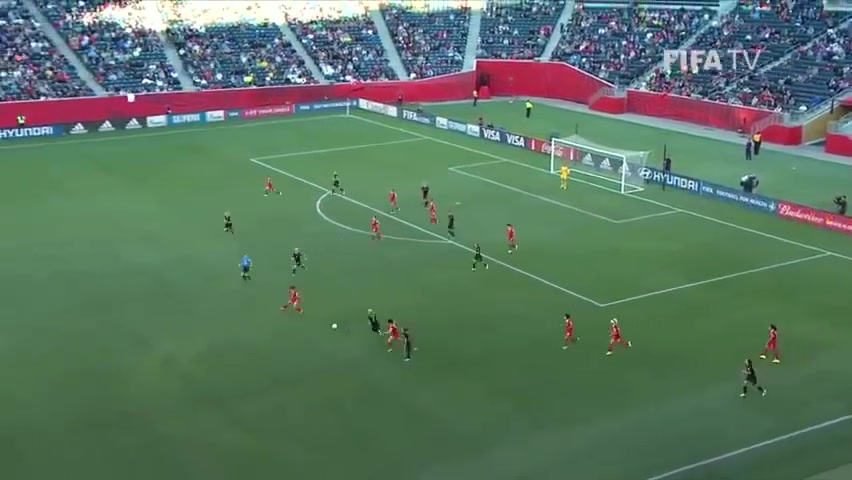 灵动飘逸！王霜扣球转身+马赛回旋化解三人逼抢（王霜17秒进球视频）