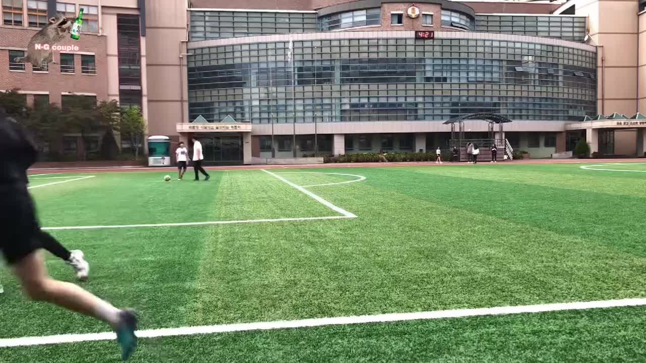 如果有这样的女朋友，你每天都会想踢球（如果有这样的女朋友,你每天都会想踢球吗）