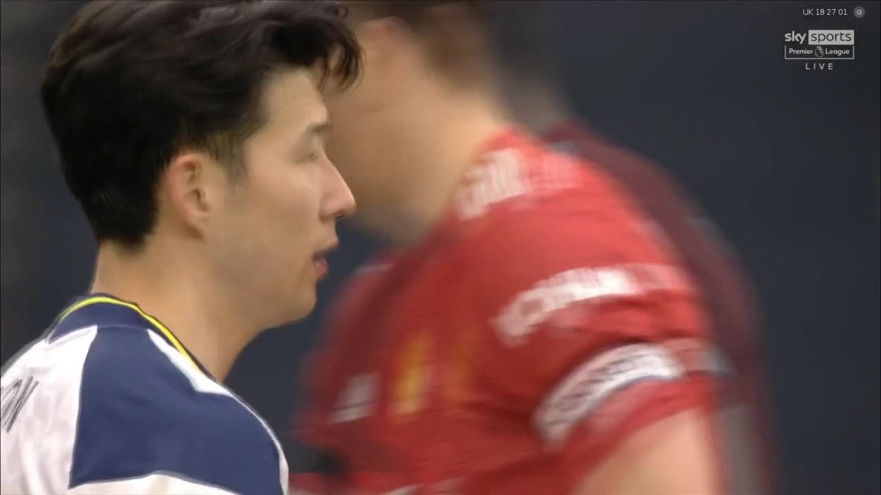 只是打招呼？韩媒不满马奎尔肩膀撞击孙兴慜