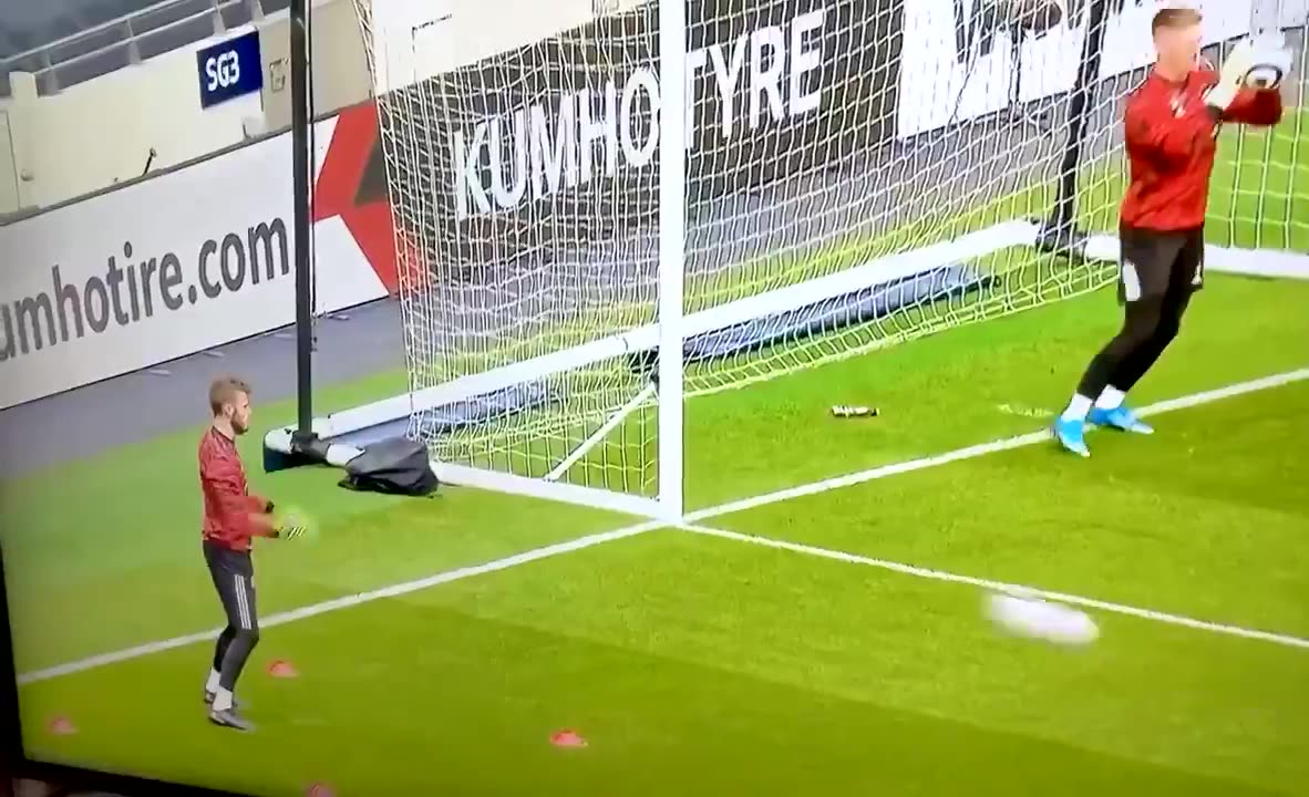 国外球迷：这就是德赫亚打替补的原因（德赫亚沦为替补）