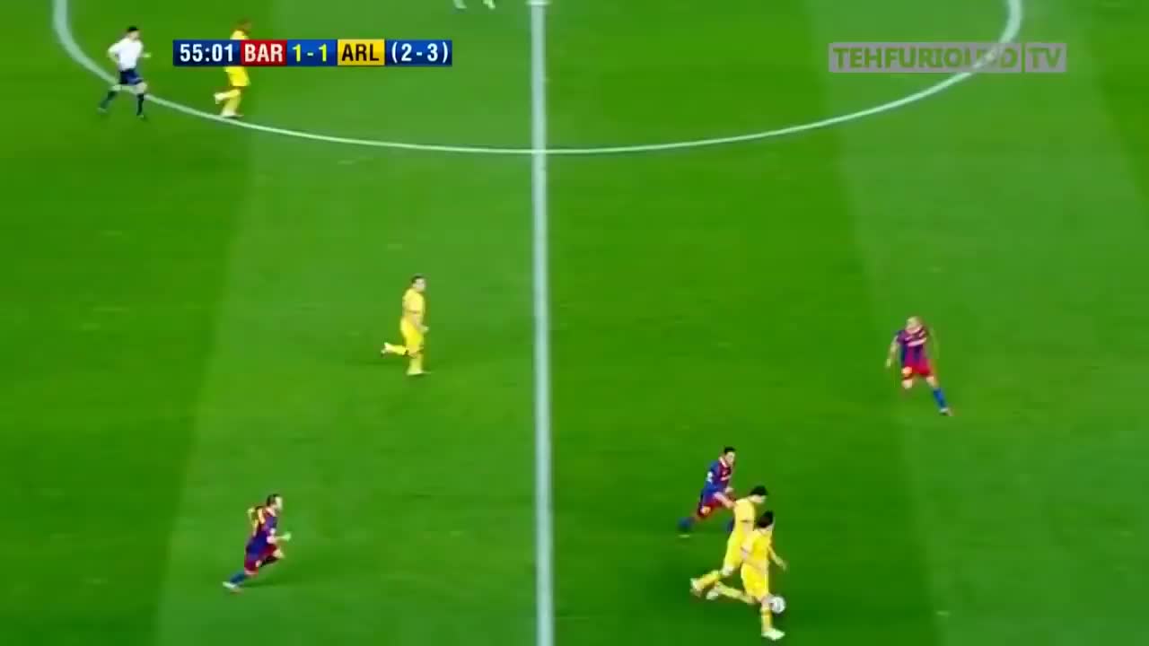 这球到底冤不冤？昔日范佩西欧冠vs巴萨被红牌罚下（范佩西对巴萨红牌）