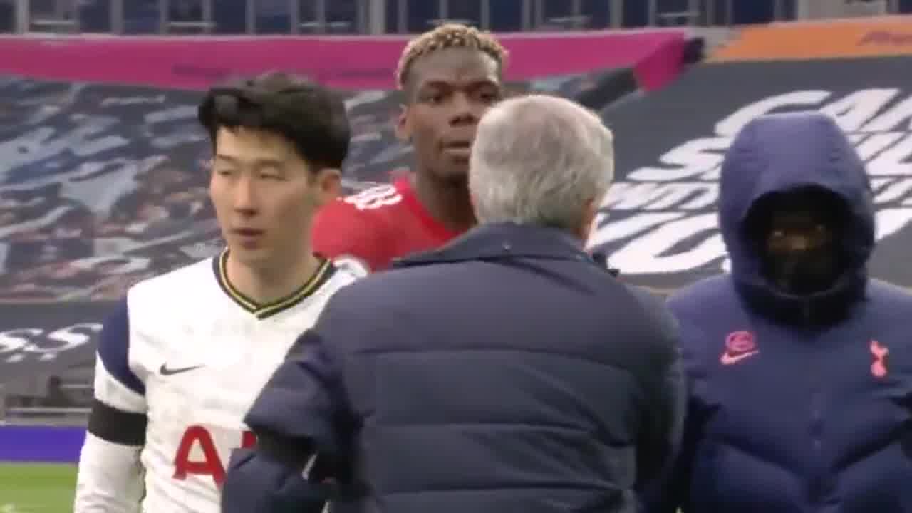 孙兴慜看到穆里尼奥后连忙目光躲开（孙兴慜与穆里尼奥）