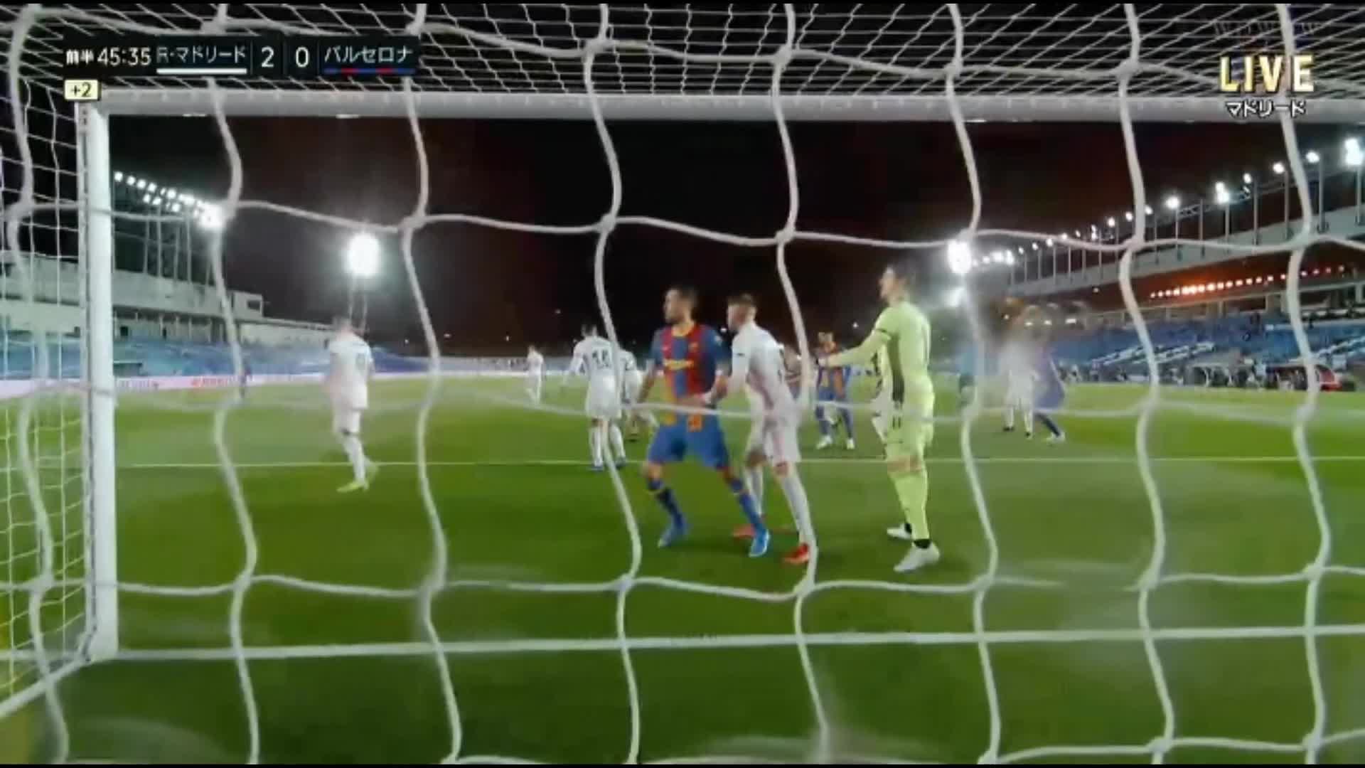 恐怖脚法！梅西角球射门击中门框（梅西角球直接破门）