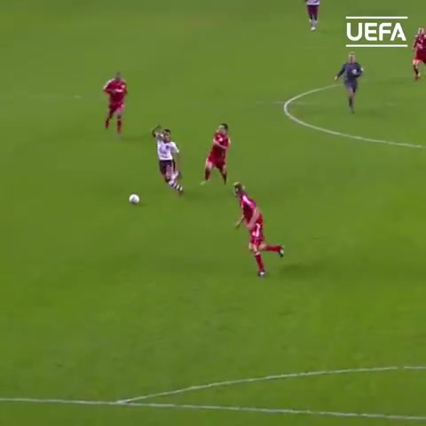 13年前的今天：沃尔科特在对阵利物浦的欧冠中上演世纪助攻（沃尔科特利物浦球迷）