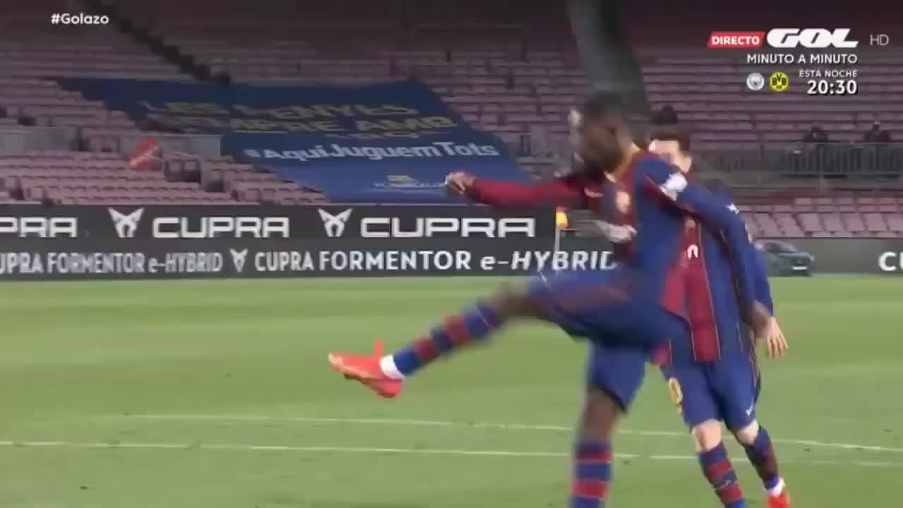 登贝莱绝杀后梅西狂拍登贝莱脑袋（登贝莱 梅西）