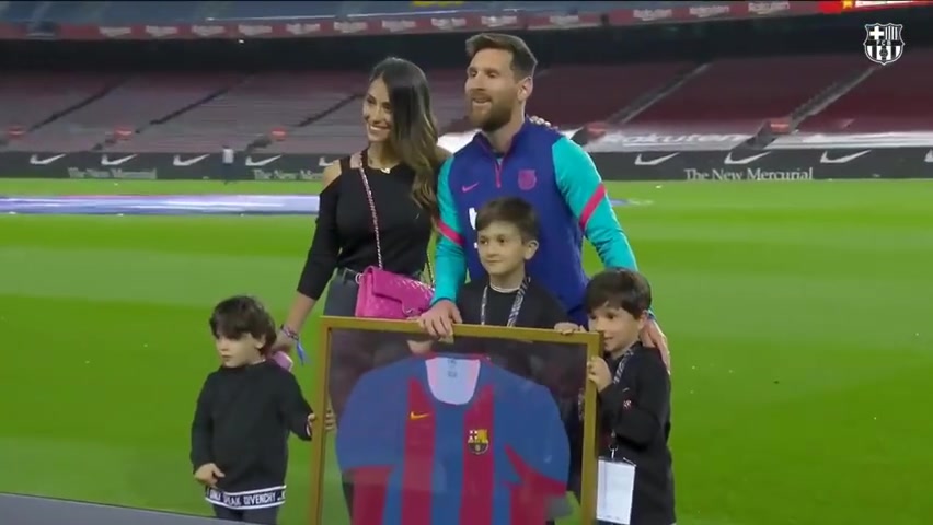 队史出场王！梅西温馨一家人赛前合影（梅西晒与家人聚餐照）