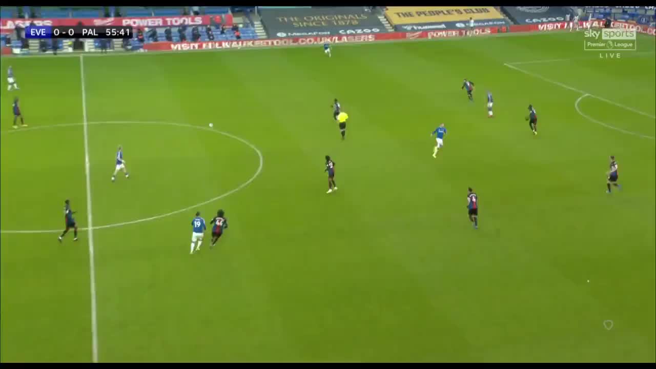 十分精准！J罗英超联赛再度破门（j罗 英超）