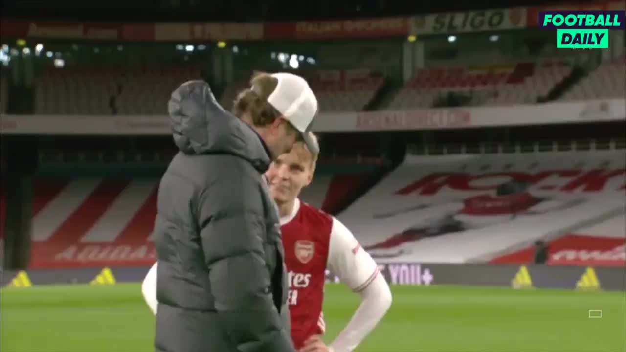 在聊啥？赛后克洛普与厄德高亲切交谈（厄洛斯和普绪克）