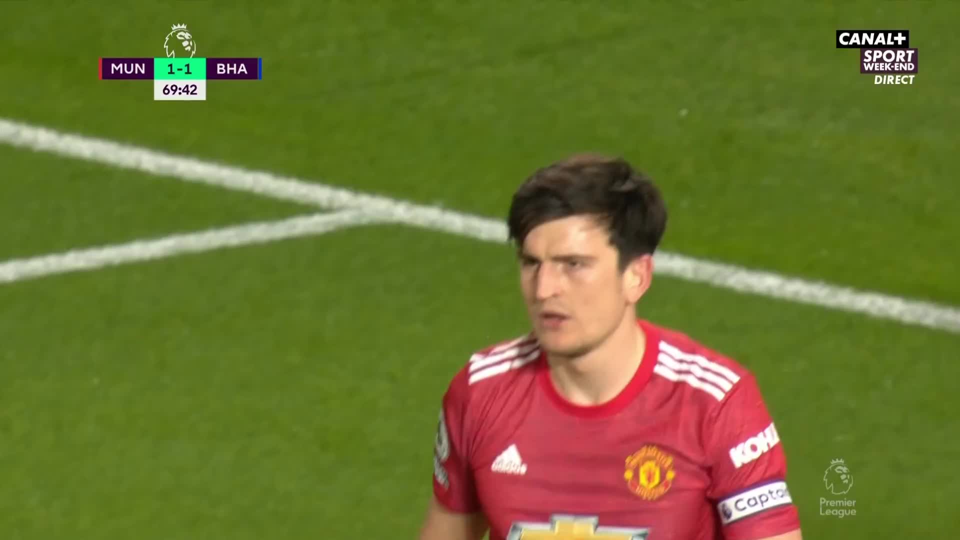 维尔贝克在曼联禁区倒地，裁判回看VAR判定不是点球（维尔贝克在曼联穿几号）