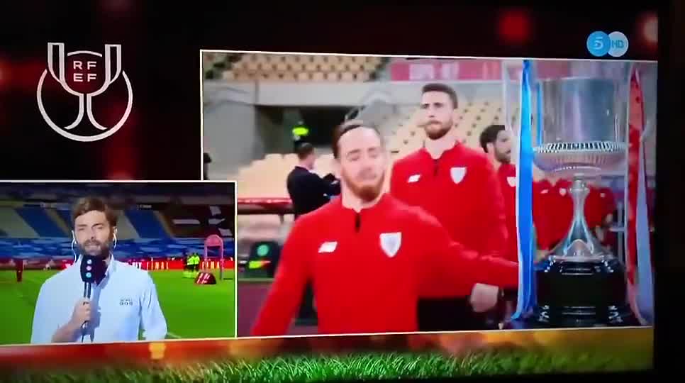 魔咒再现！穆尼亚因赛前摸奖杯而国王杯决赛失利