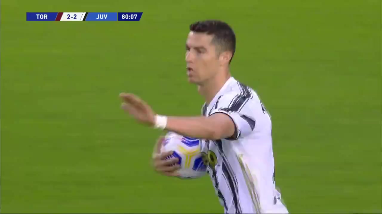 对胜利的渴望！扳平比分后C罗连忙拿球到中线（c罗最大比分失利）