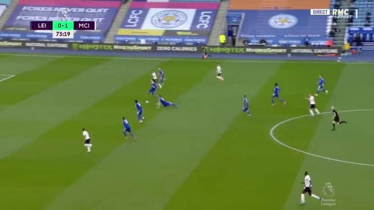 大师视野！德布劳内超级直塞穿透蓝狐防线，斯特林热苏斯互相让饼（德布劳内助攻斯特林）