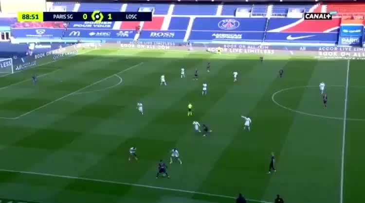 不冷静！内马尔法甲两黄变一红被罚下场（内马尔法甲首秀）