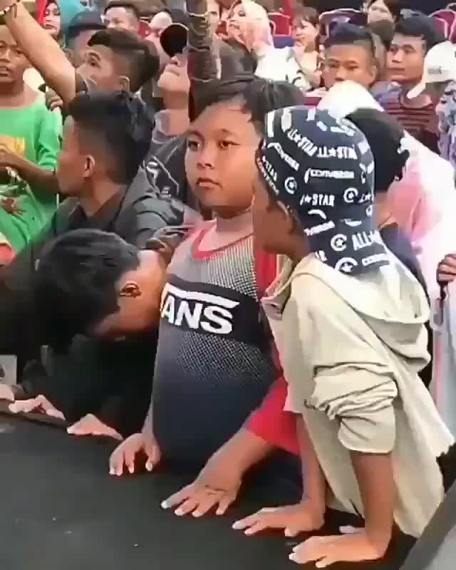 五大联赛重启后的利物浦球迷和皇马球迷......（利物浦踢皇马）