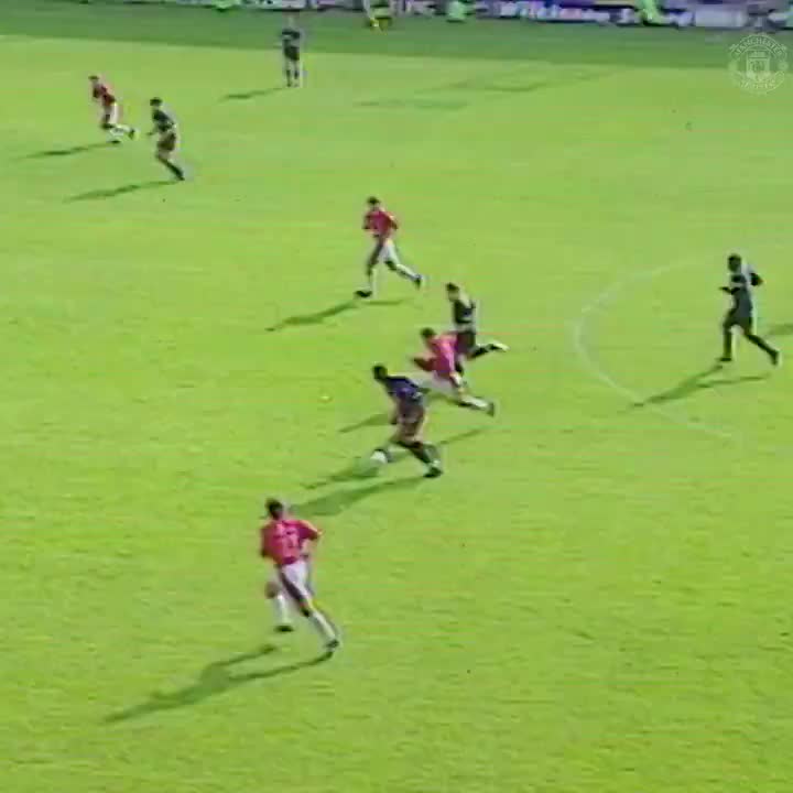 历史今天-小贝上演英超首秀（小贝入选英超名人堂）