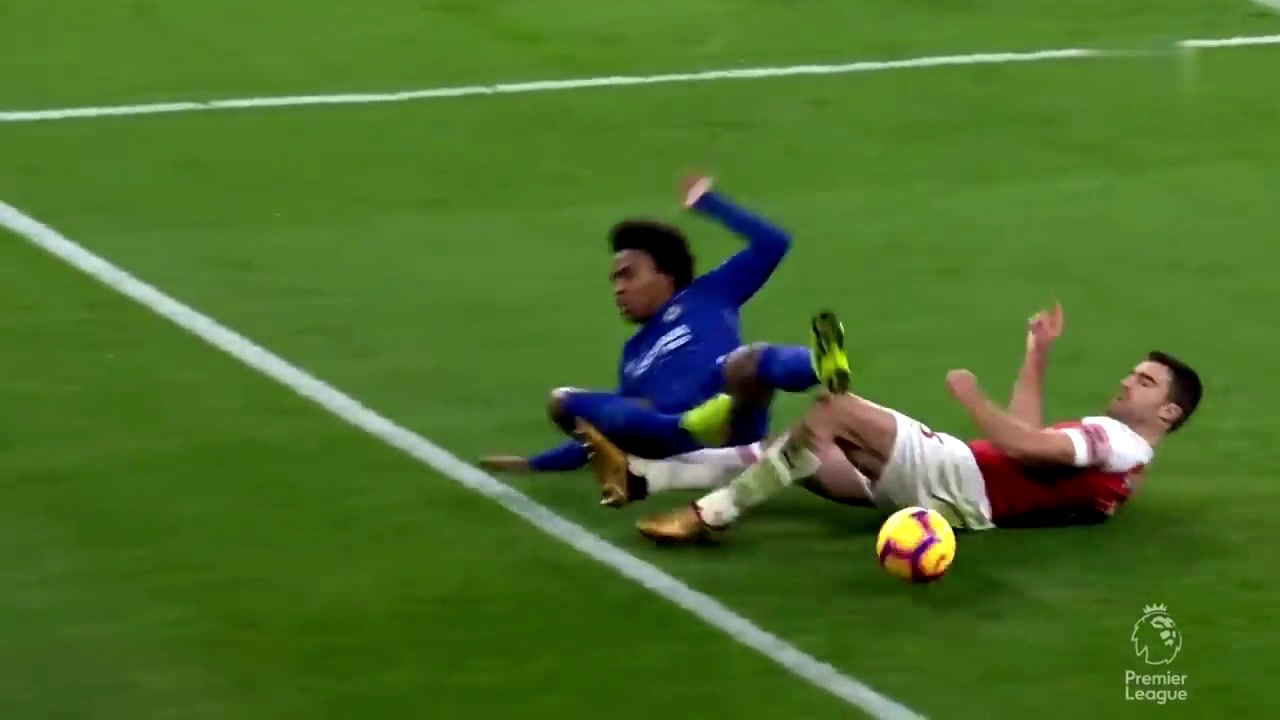 对手绝望！足坛最极限解围瞬间（足球解最厉害的明星是谁）