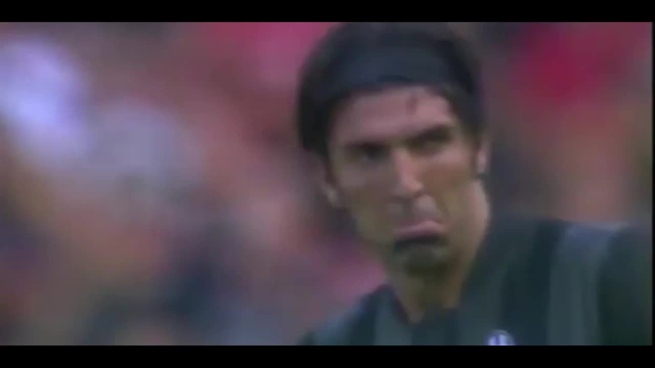 一夫当关万夫莫开！布冯生涯罕见的扑救（布冯被扒）